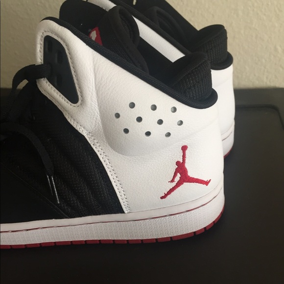 Jordan's shoes size 10 - Picture 4 of 5